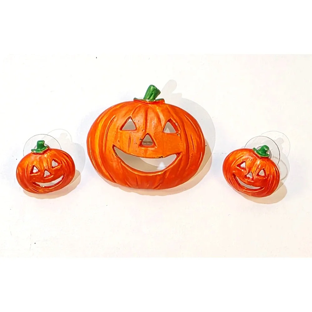 Vintage Metal Enamel Pumpkin Jack-O-Lantern Brooch Pin & Post Earrings